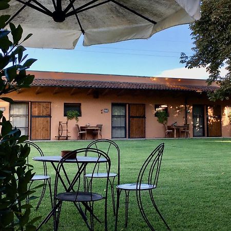בודירו Societa Agricola Le More Agriturismo La Dondina מראה חיצוני תמונה