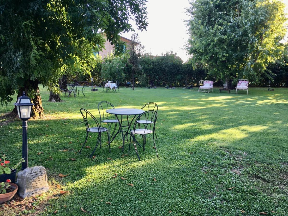 בודירו Societa Agricola Le More Agriturismo La Dondina מראה חיצוני תמונה