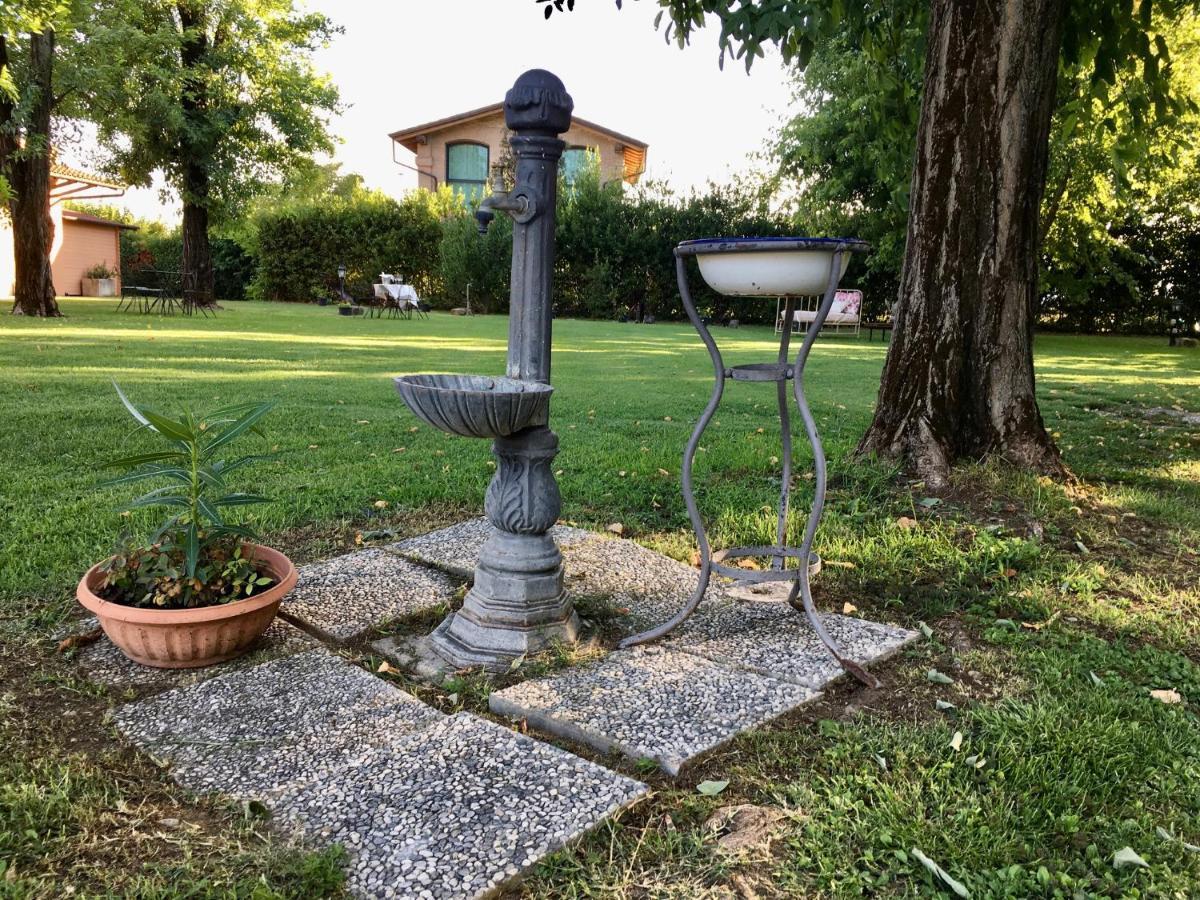 בודירו Societa Agricola Le More Agriturismo La Dondina מראה חיצוני תמונה