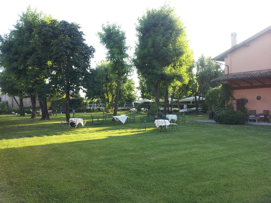 בודירו Societa Agricola Le More Agriturismo La Dondina מראה חיצוני תמונה