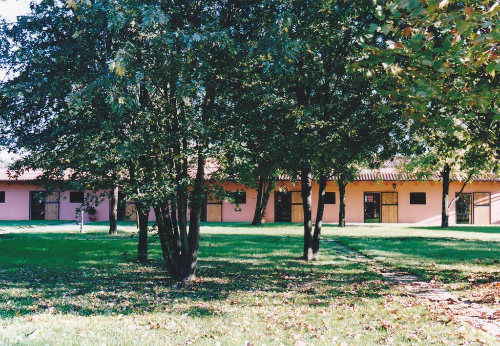 בודירו Societa Agricola Le More Agriturismo La Dondina מראה חיצוני תמונה